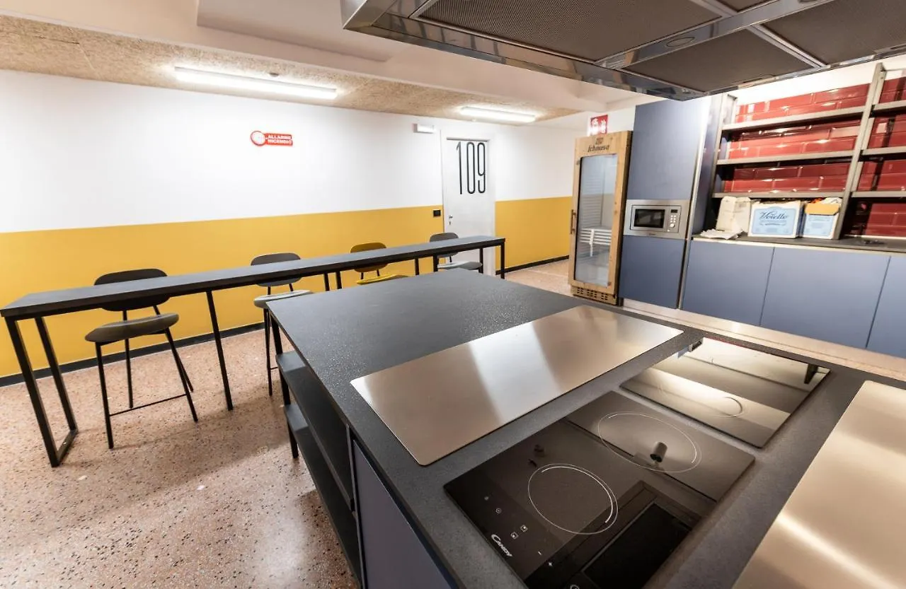 Marathon Hostel Genua Italien