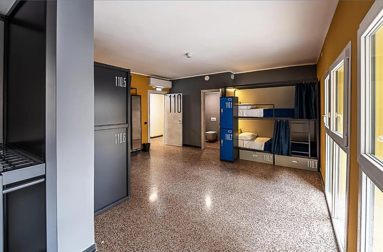 Marathon Hostel Genoa