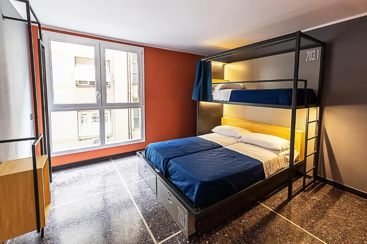 Marathon Hostel Genoa