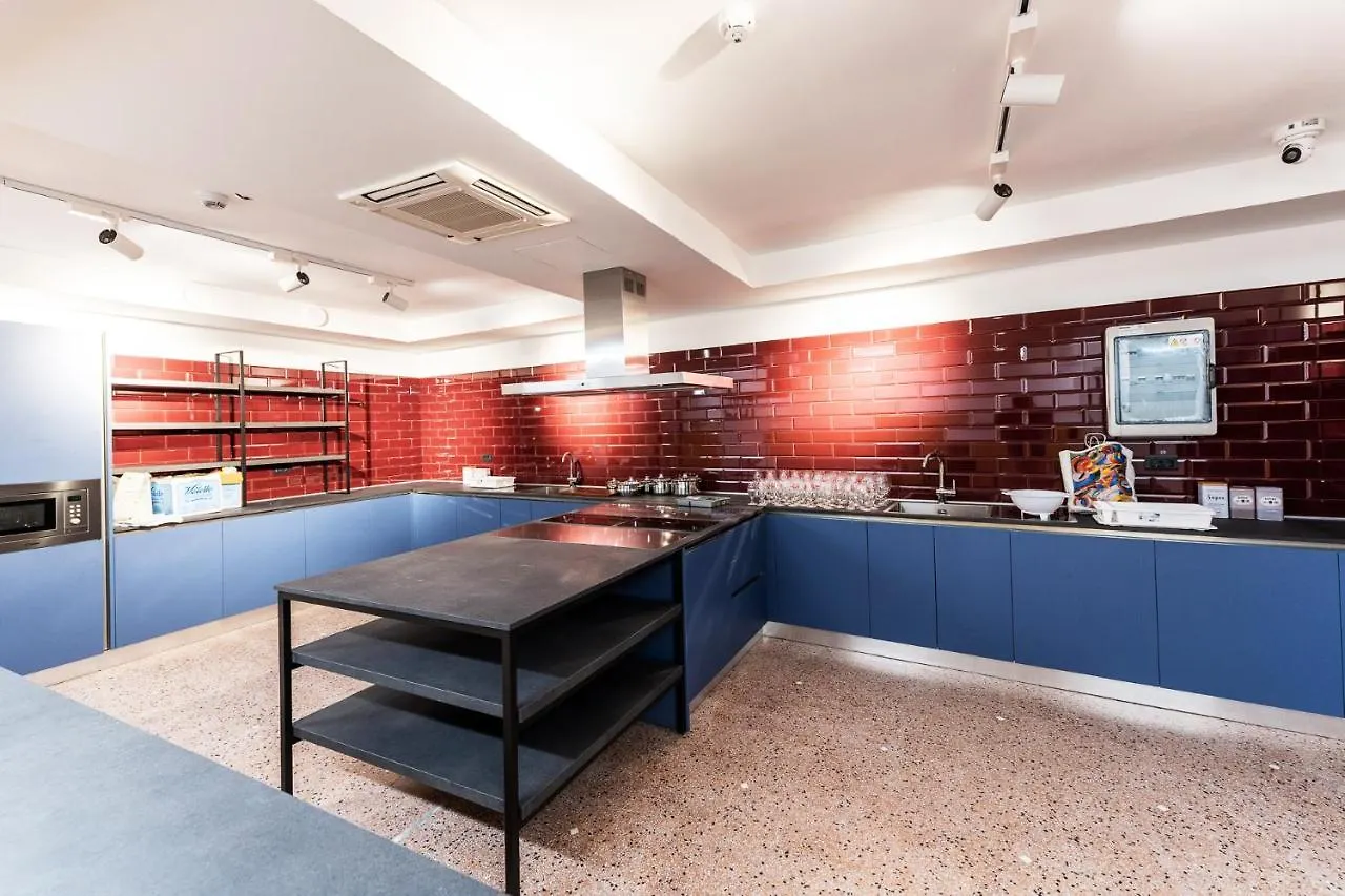 Marathon Hostel Genoa