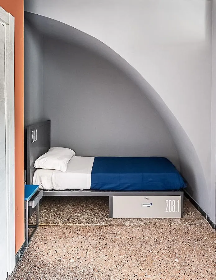 Marathon Hostel Genoa