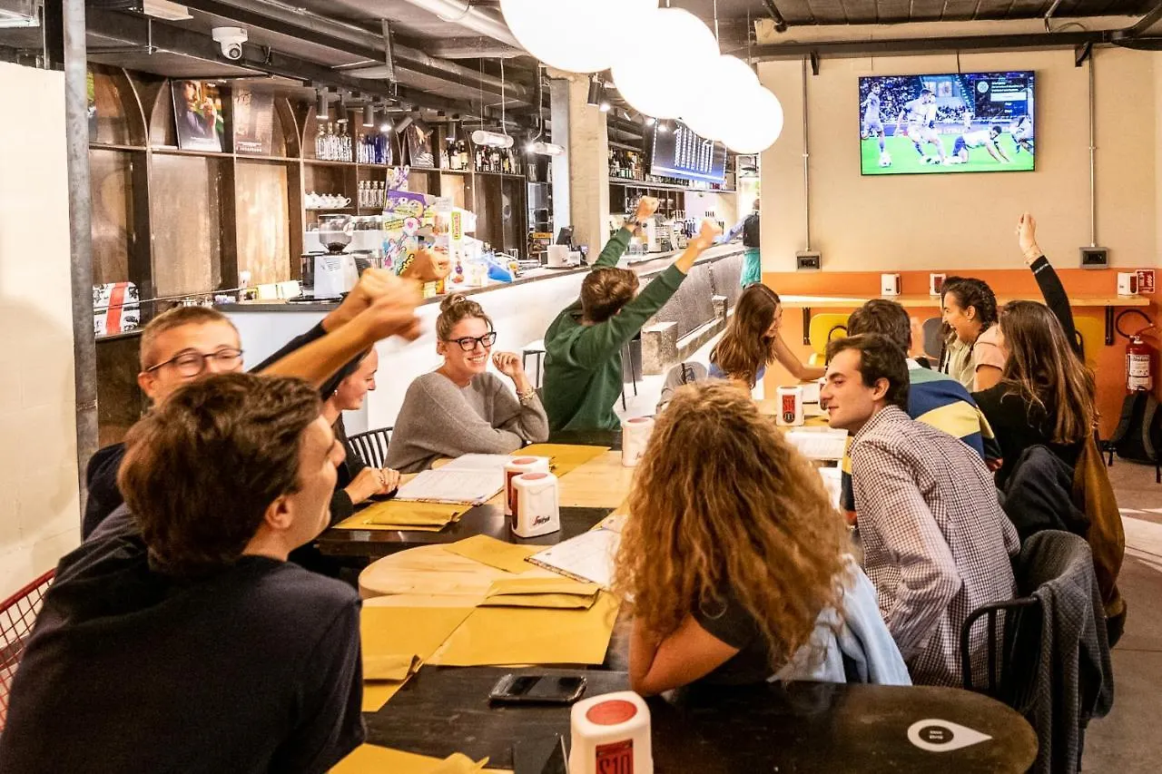 Marathon Hostel contacts